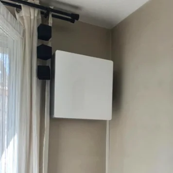 Appareil de ventilation par insufflation posé au mur