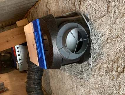 Caisson de ventilation en cours de pose